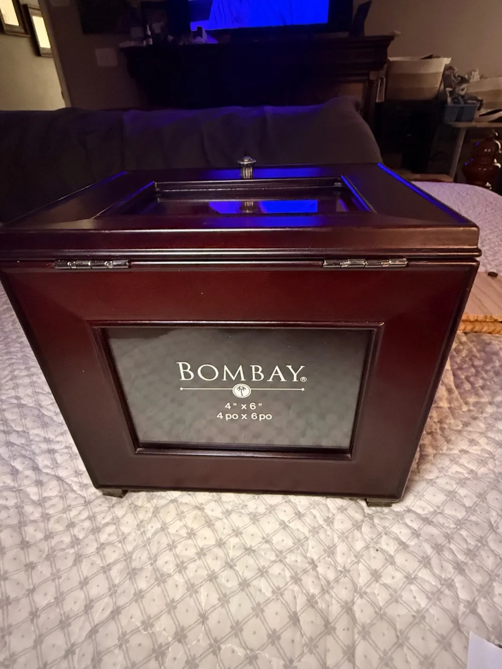 Vintage Bombay Company Mahogany Keepsake & Photo Display Box – Glass Top – 2001